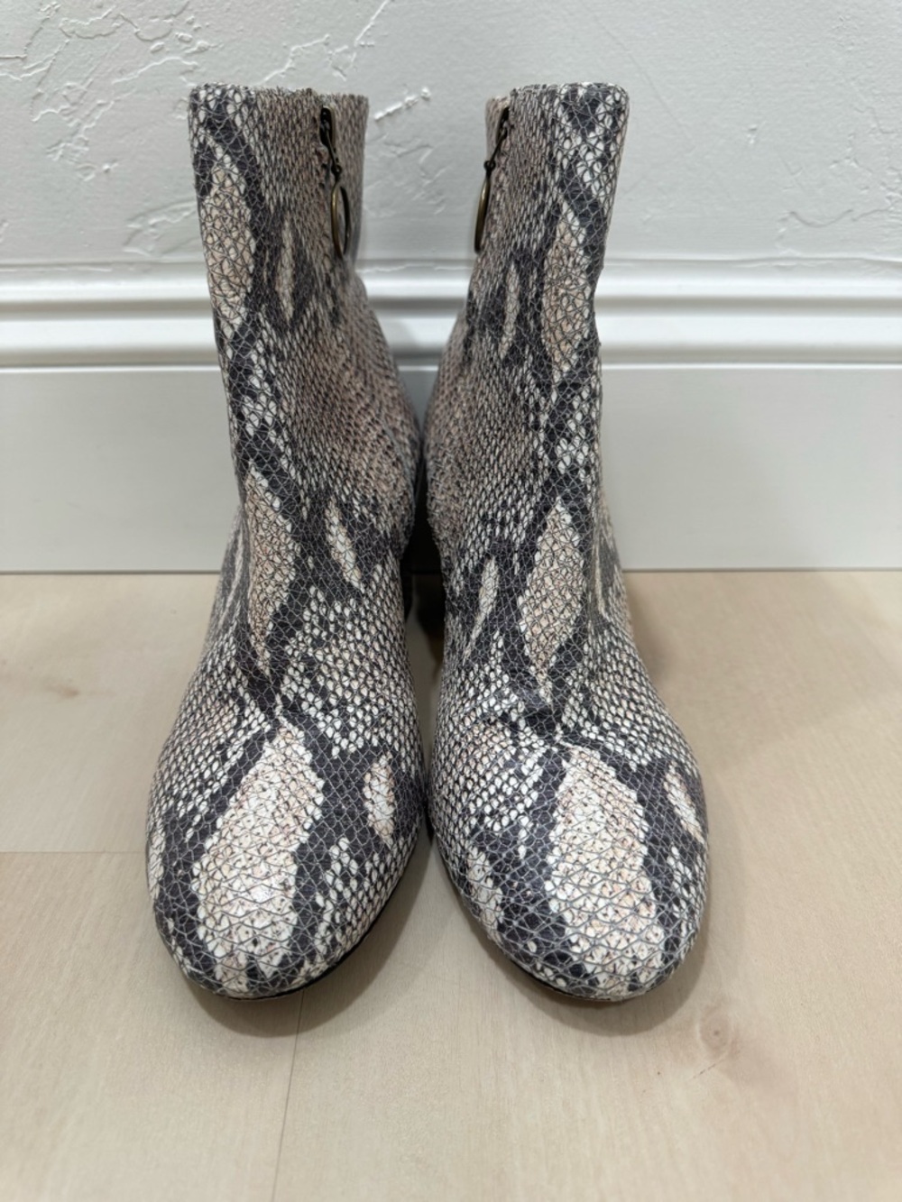 Able Women’s 8 Celina Snakeskin Ankle Boot Block Heel - Picture 6 of 16
